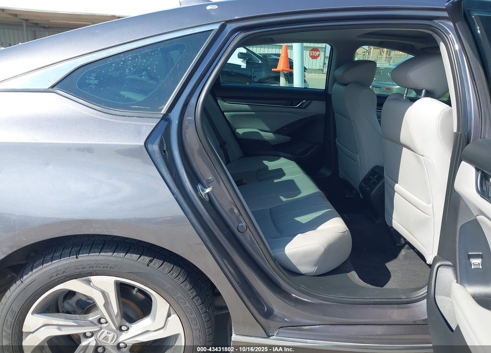 2018 HONDA ACCORD VIN: 1HGCV1F51JA085256