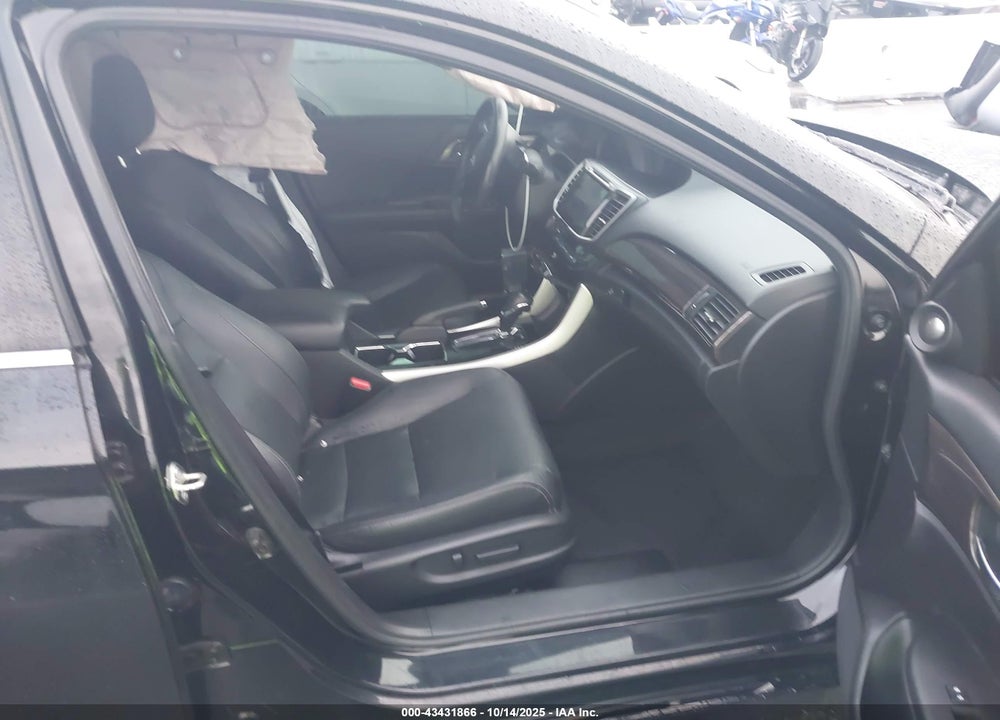 2017 HONDA ACCORD TOURING V6 VIN: 1HGCR3F9XHA021200
