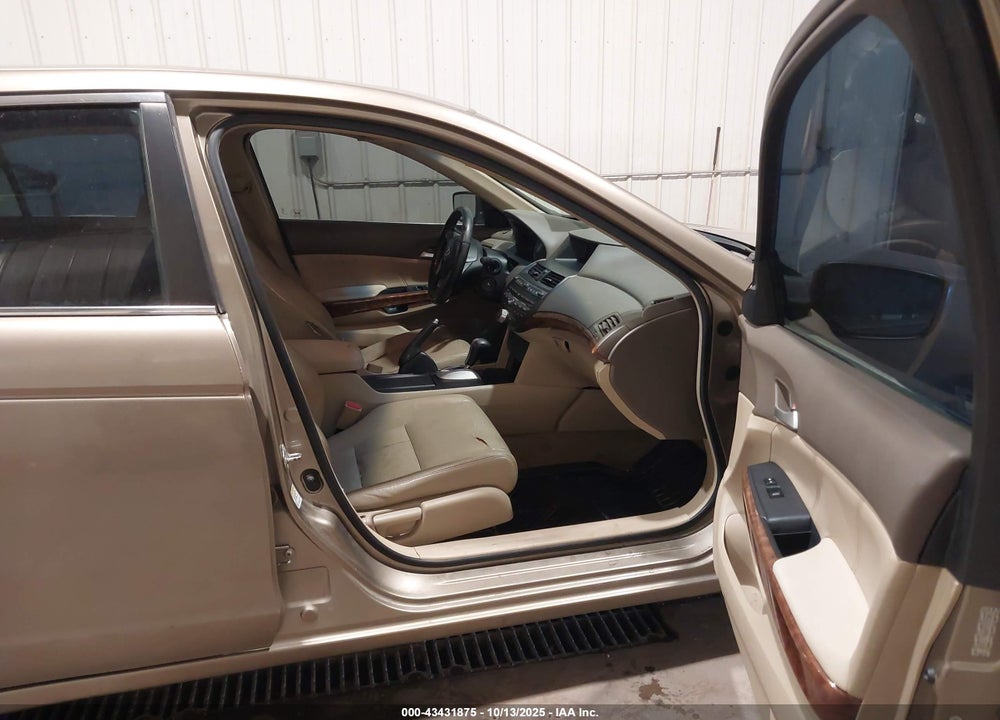2009 HONDA ACCORD VIN: 1HGCP26849A071843