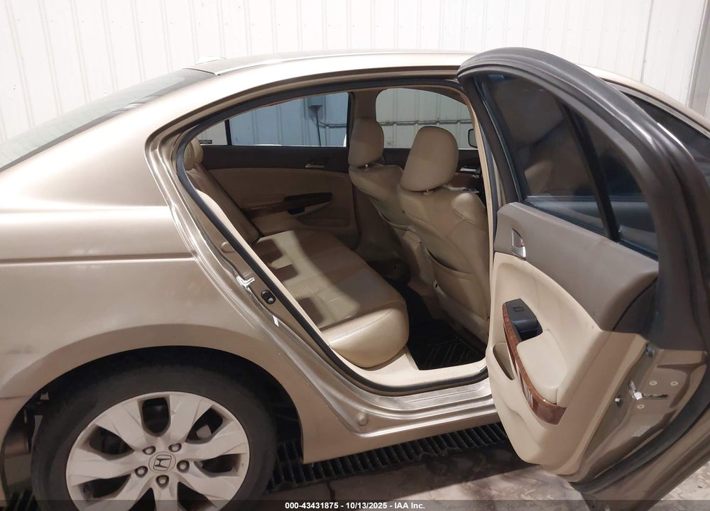 2009 HONDA ACCORD VIN: 1HGCP26849A071843