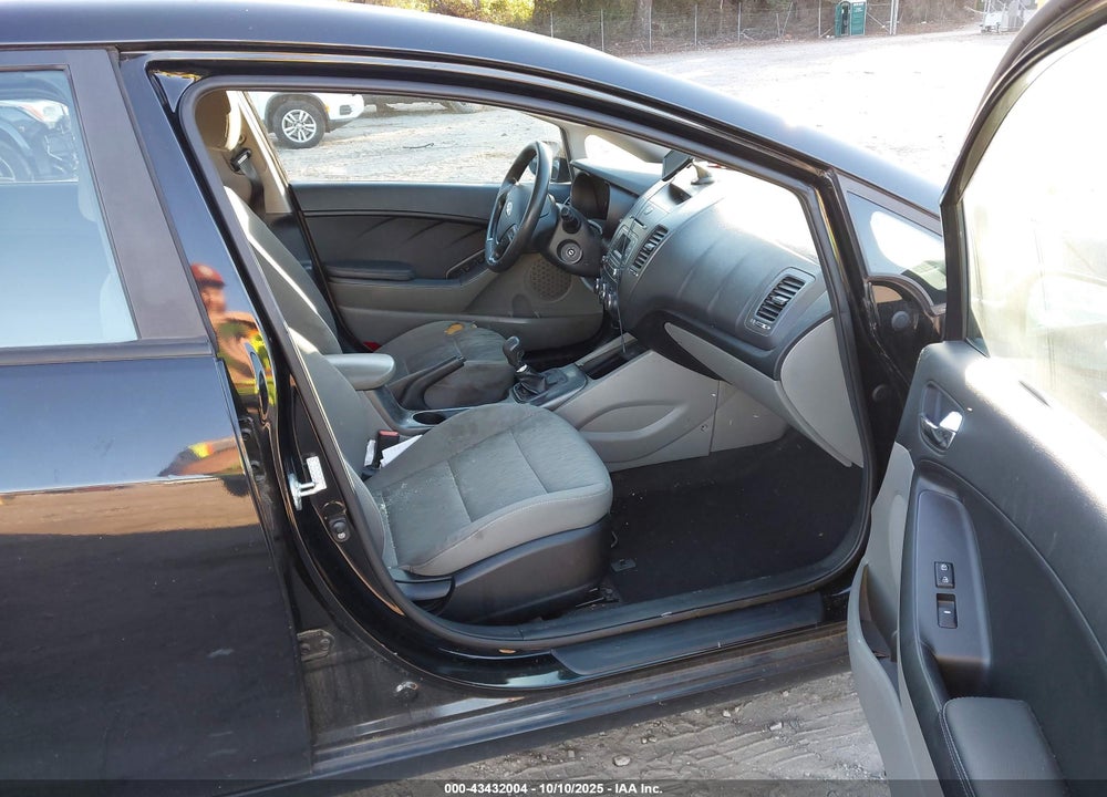 2016 KIA FORTE VIN: KNAFK4A6XG5438811