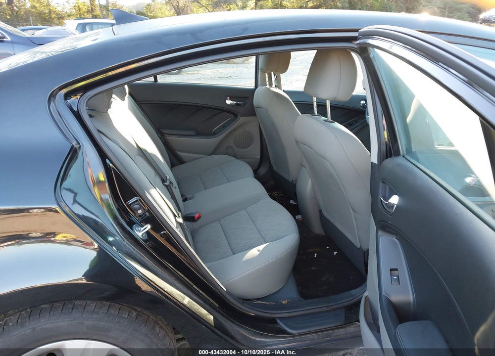 2016 KIA FORTE VIN: KNAFK4A6XG5438811