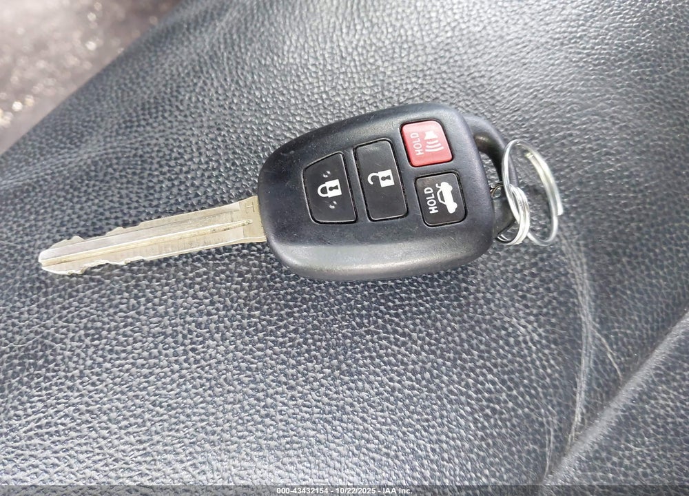 2019 TOYOTA COROLLA LE VIN: 5YFBURHE3KP946216