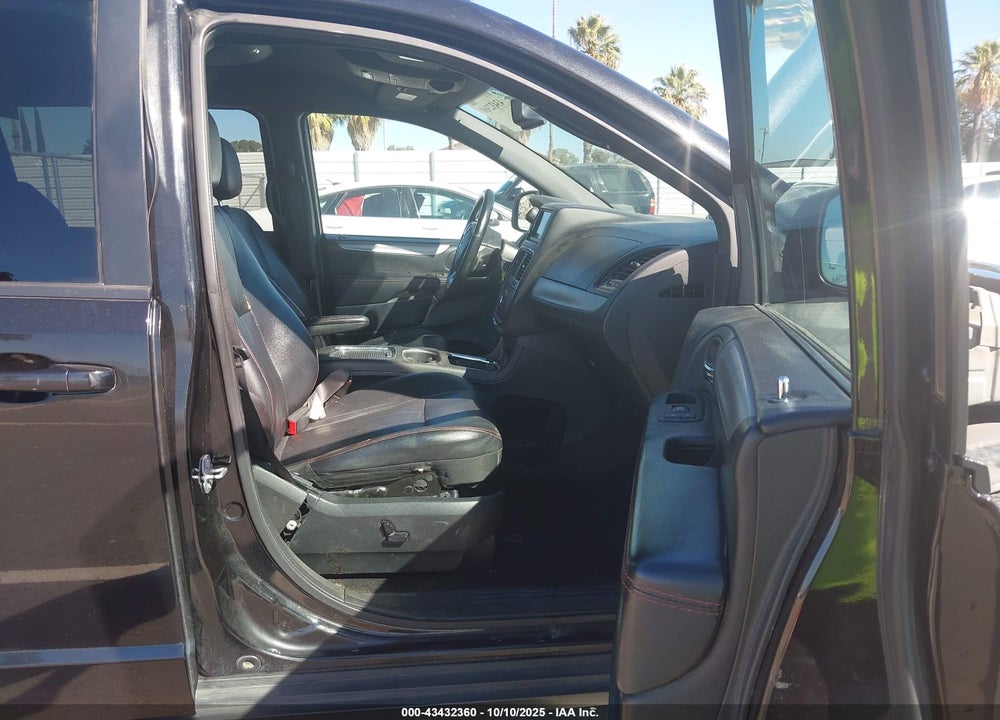 2018 DODGE GRAND CARAVAN GT VIN: 2C4RDGEG4JR190368