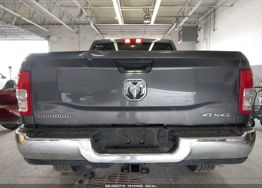 2024 RAM 2500 BIG HORN 4X4 6'4 BOX VIN: 3C6UR5DLXRG285816