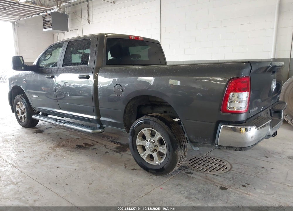 2024 RAM 2500 BIG HORN 4X4 6'4 BOX VIN: 3C6UR5DLXRG285816