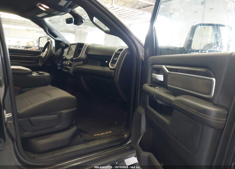 2024 RAM 2500 BIG HORN 4X4 6'4 BOX VIN: 3C6UR5DLXRG285816
