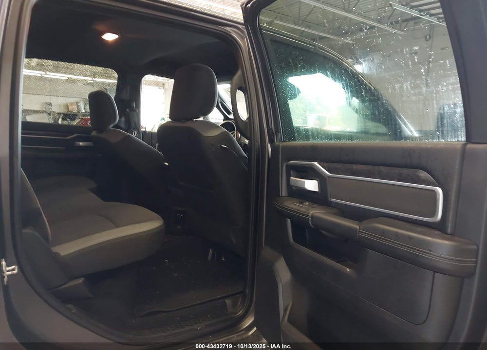 2024 RAM 2500 BIG HORN 4X4 6'4 BOX VIN: 3C6UR5DLXRG285816