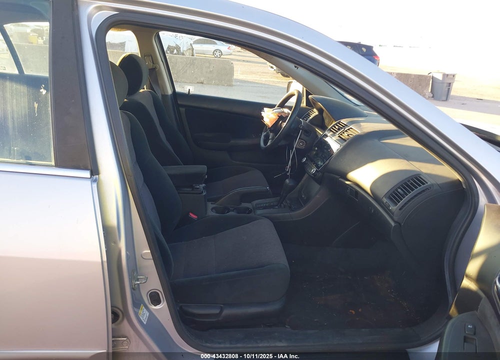 2005 HONDA ACCORD 2.4 LX VIN: 1HGCM56445A016956