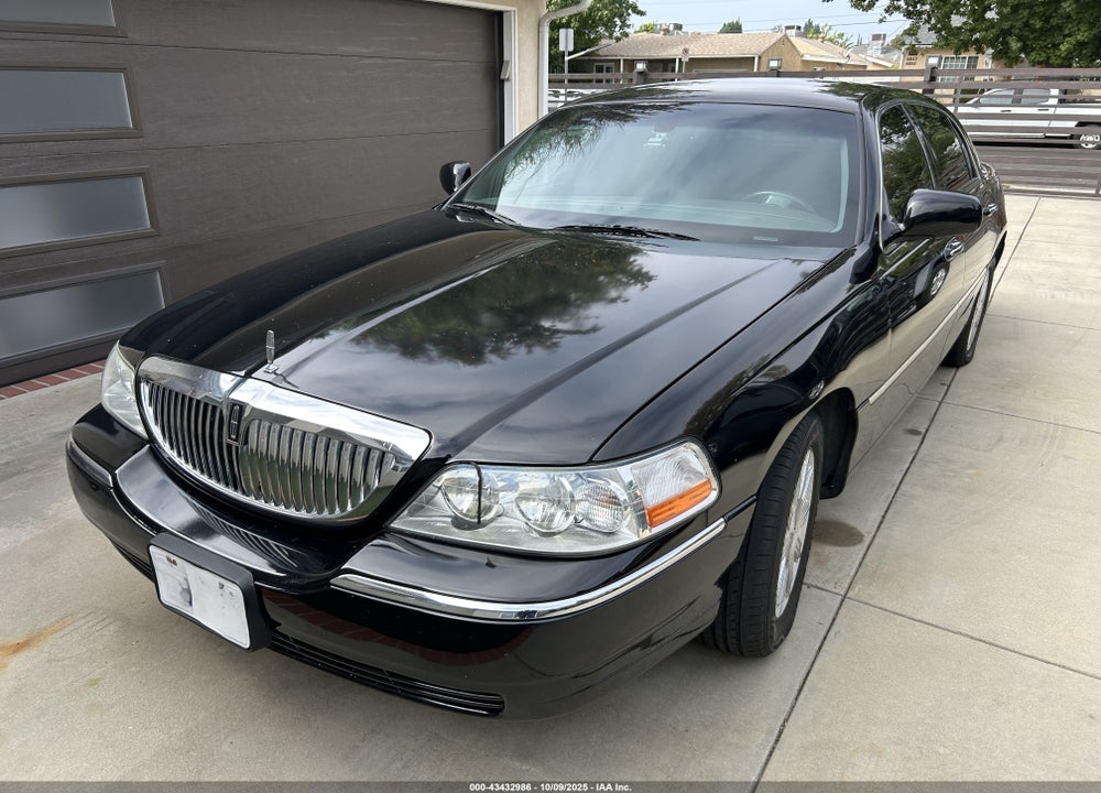 2007 LINCOLN TOWN CAR SIGNATURE LIMITED VIN: 1LNHM82W87Y629228