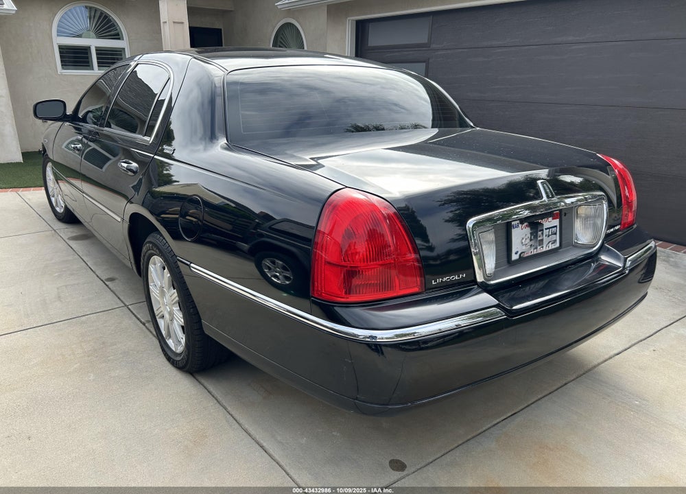 2007 LINCOLN TOWN CAR SIGNATURE LIMITED VIN: 1LNHM82W87Y629228