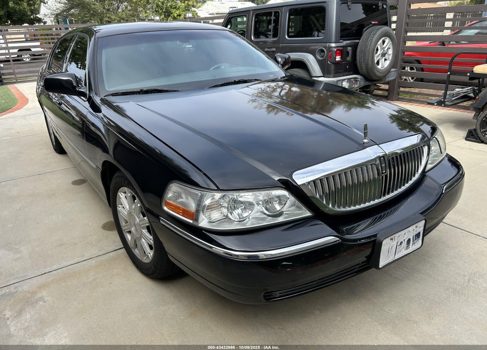 2007 LINCOLN TOWN CAR SIGNATURE LIMITED VIN: 1LNHM82W87Y629228