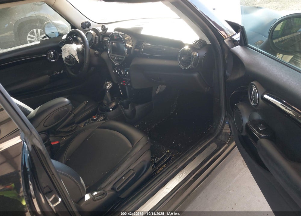 2019 MINI HARDTOP COOPER VIN: WMWXP5C50K2H95671
