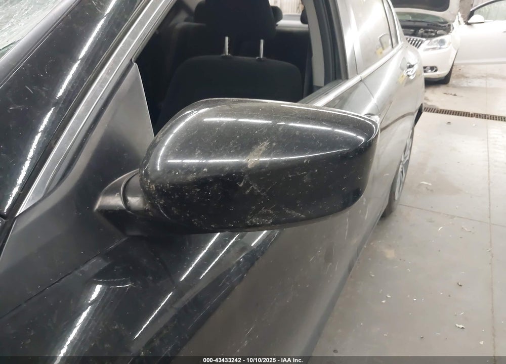 2013 HONDA ACCORD LX VIN: 1HGCR2F32DA255850