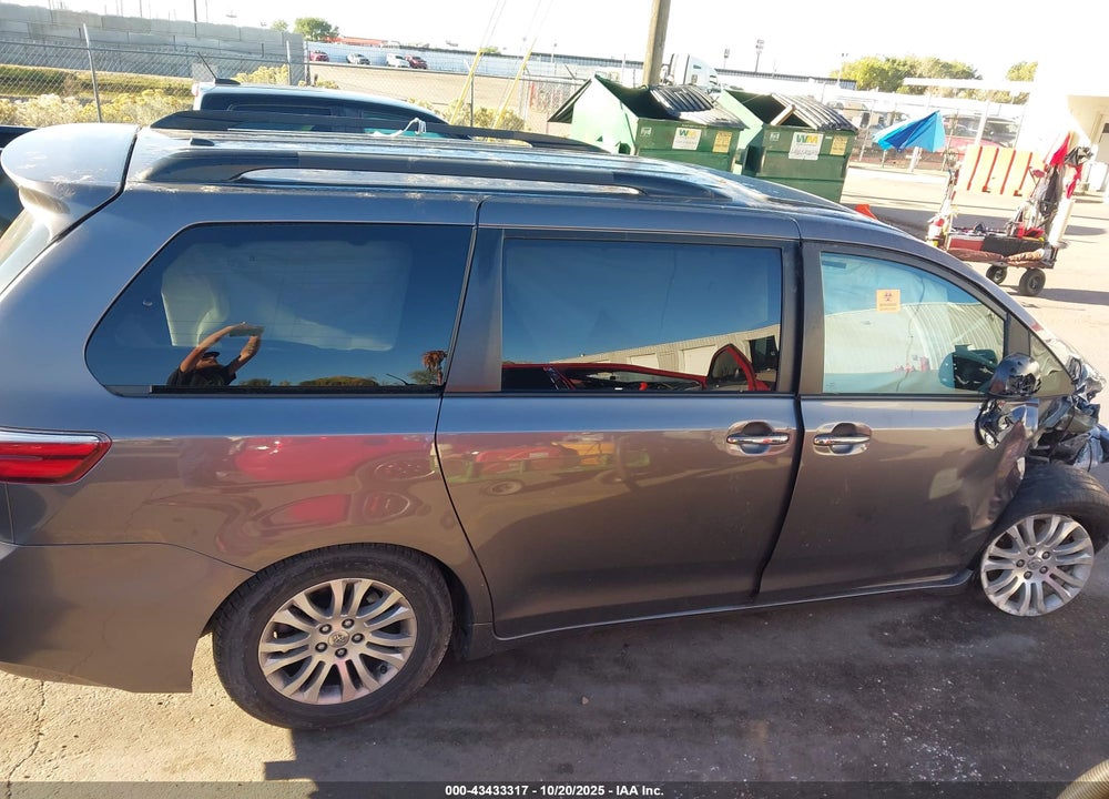 2016 TOYOTA SIENNA XLE 8 PASSENGER VIN: 5TDYK3DC1GS708171