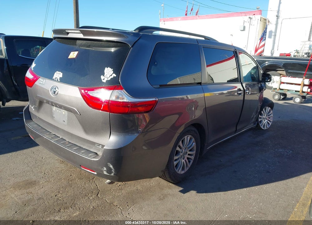 2016 TOYOTA SIENNA XLE 8 PASSENGER VIN: 5TDYK3DC1GS708171
