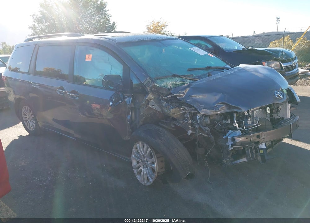 2016 TOYOTA SIENNA XLE 8 PASSENGER VIN: 5TDYK3DC1GS708171