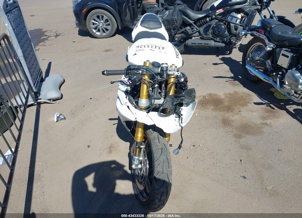 2015 TRIUMPH MOTORCYCLE DAYTONA 675R ABS VIN: SMTA02YK1FJ703715