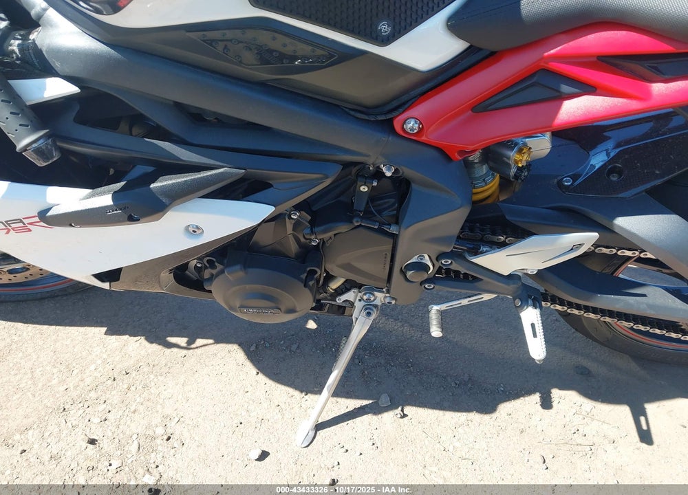 2015 TRIUMPH MOTORCYCLE DAYTONA 675R ABS VIN: SMTA02YK1FJ703715