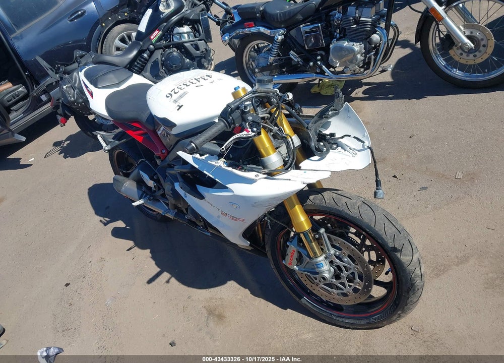 2015 TRIUMPH MOTORCYCLE DAYTONA 675R ABS VIN: SMTA02YK1FJ703715