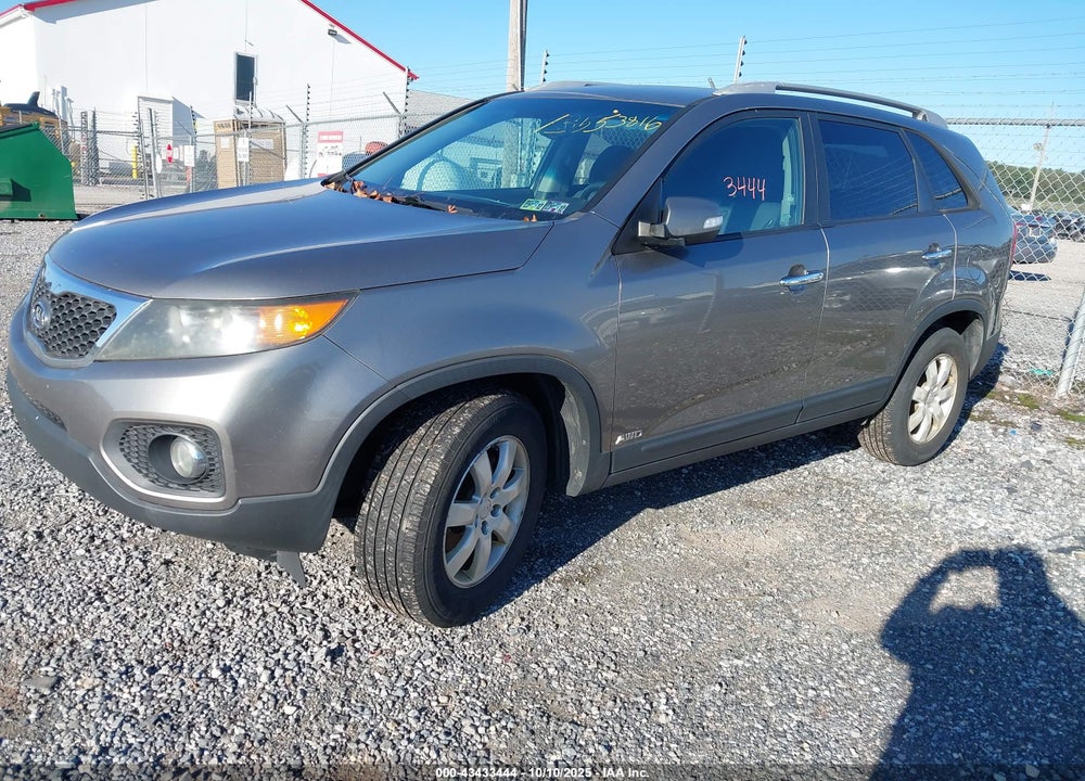 2011 KIA SORENTO VIN: 5XYKTCA18BG116066