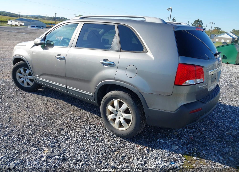 2011 KIA SORENTO VIN: 5XYKTCA18BG116066