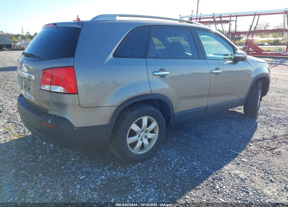 2011 KIA SORENTO VIN: 5XYKTCA18BG116066