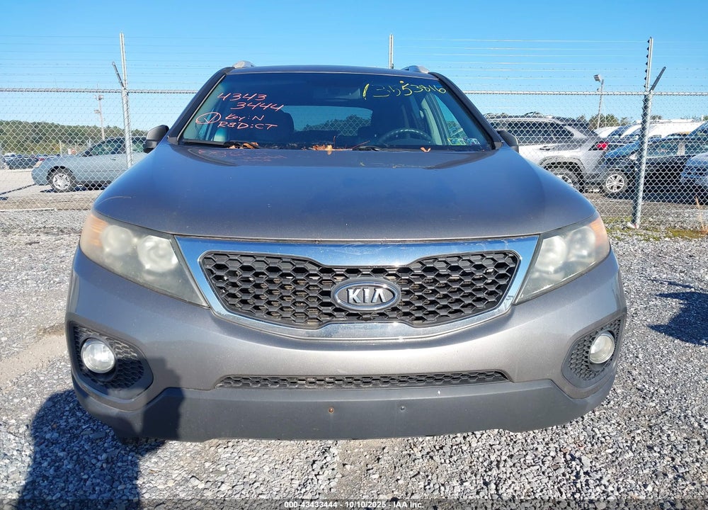 2011 KIA SORENTO VIN: 5XYKTCA18BG116066