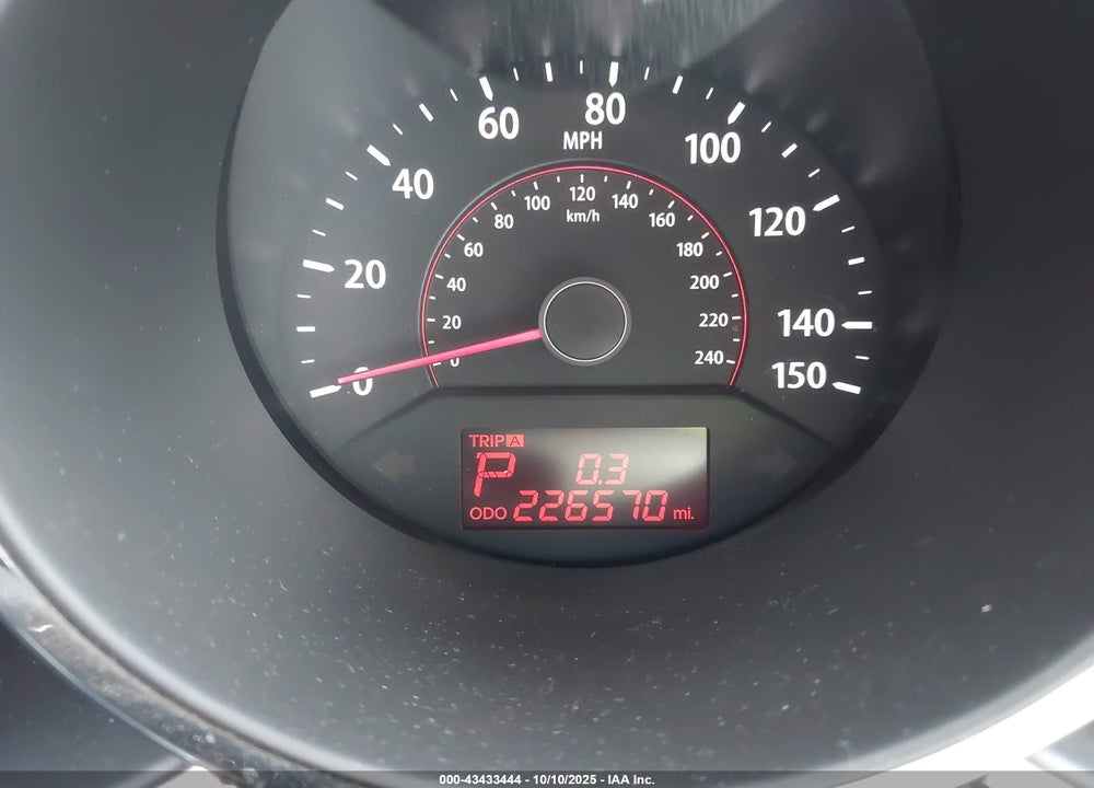 2011 KIA SORENTO VIN: 5XYKTCA18BG116066