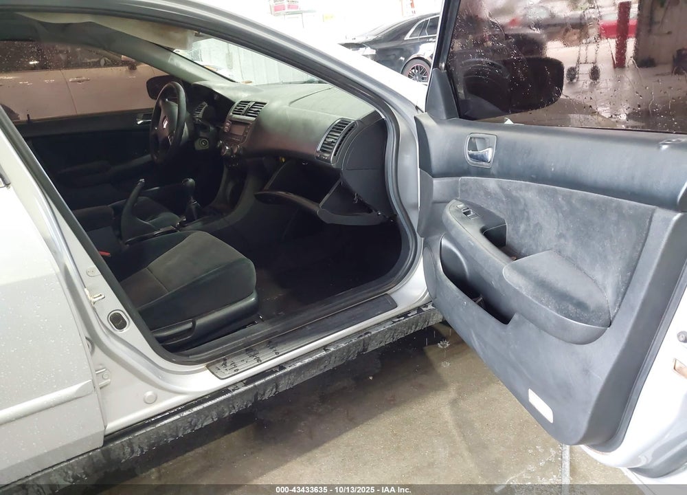 2004 HONDA ACCORD 2.4 LX VIN: 1HGCM55324A107909