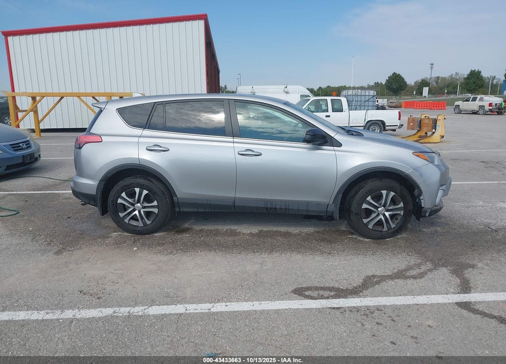 2018 TOYOTA RAV4 LE VIN: 2T3ZFREV8JW515775
