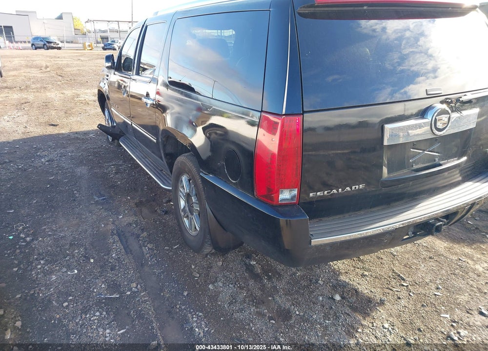2007 CADILLAC ESCALADE ESV VIN: 1GYFK66857R218780
