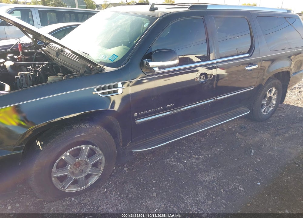 2007 CADILLAC ESCALADE ESV VIN: 1GYFK66857R218780