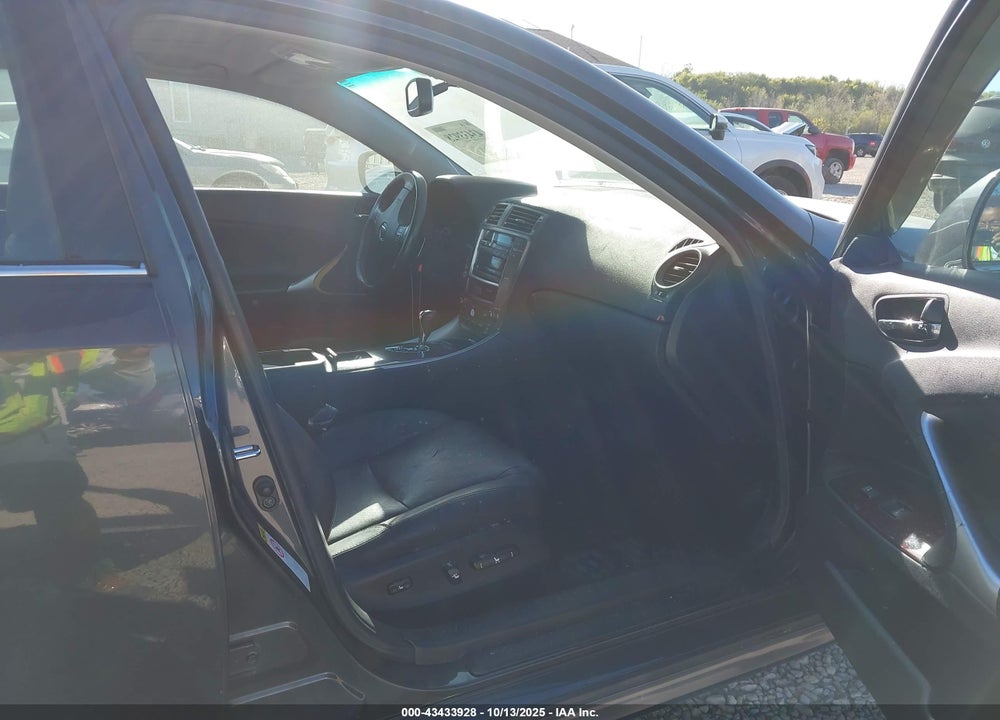 2007 LEXUS IS 250 VIN: JTHCK262X75013023