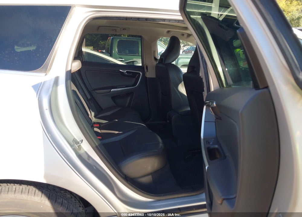2017 VOLVO XC60 T5 DYNAMIC VIN: YV440MRR7H2110700