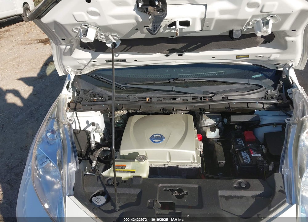 2015 NISSAN LEAF VIN: 1N4AZ0CP1FC323019