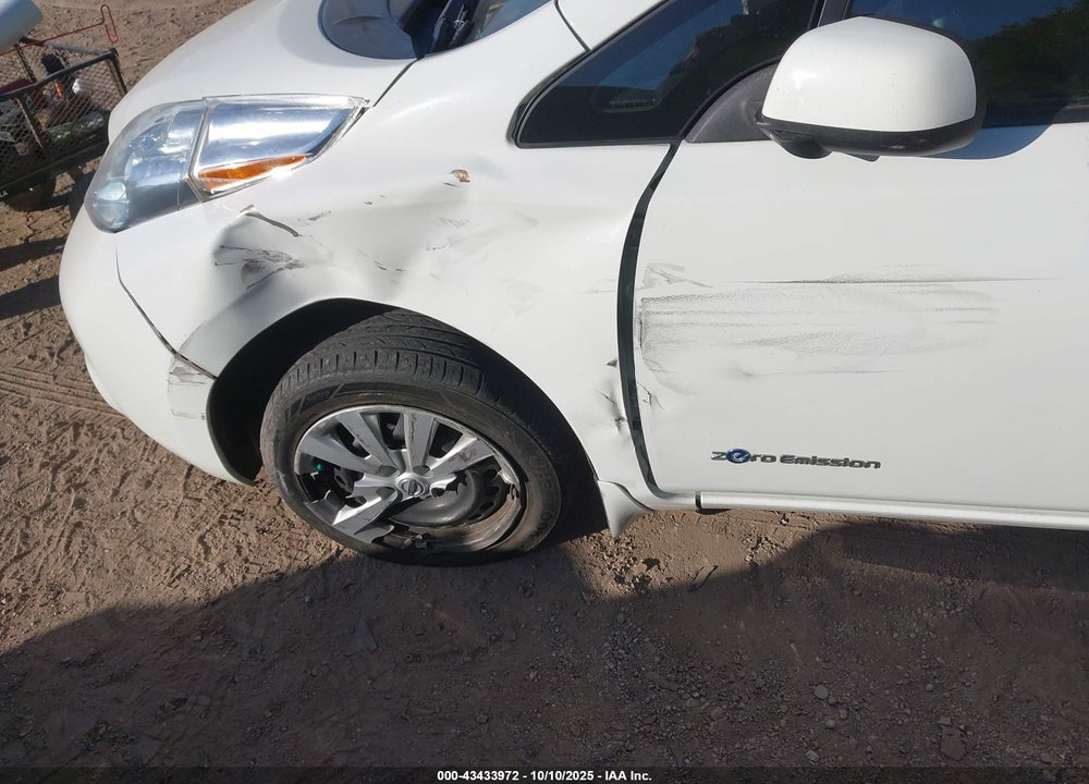 2015 NISSAN LEAF VIN: 1N4AZ0CP1FC323019