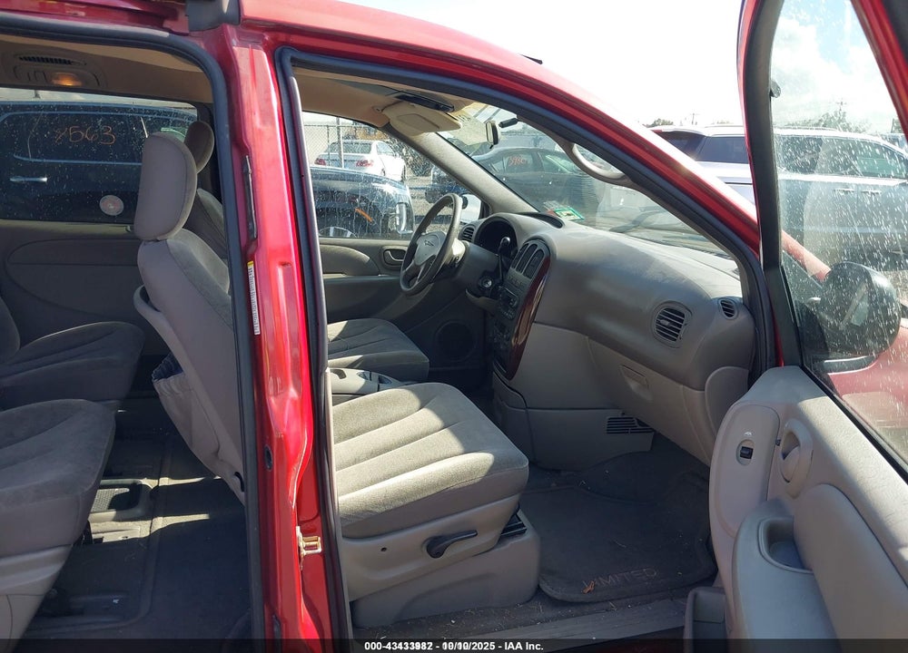 2002 CHRYSLER TOWN & COUNTRY LXI VIN: 2C4GP54L12R748812