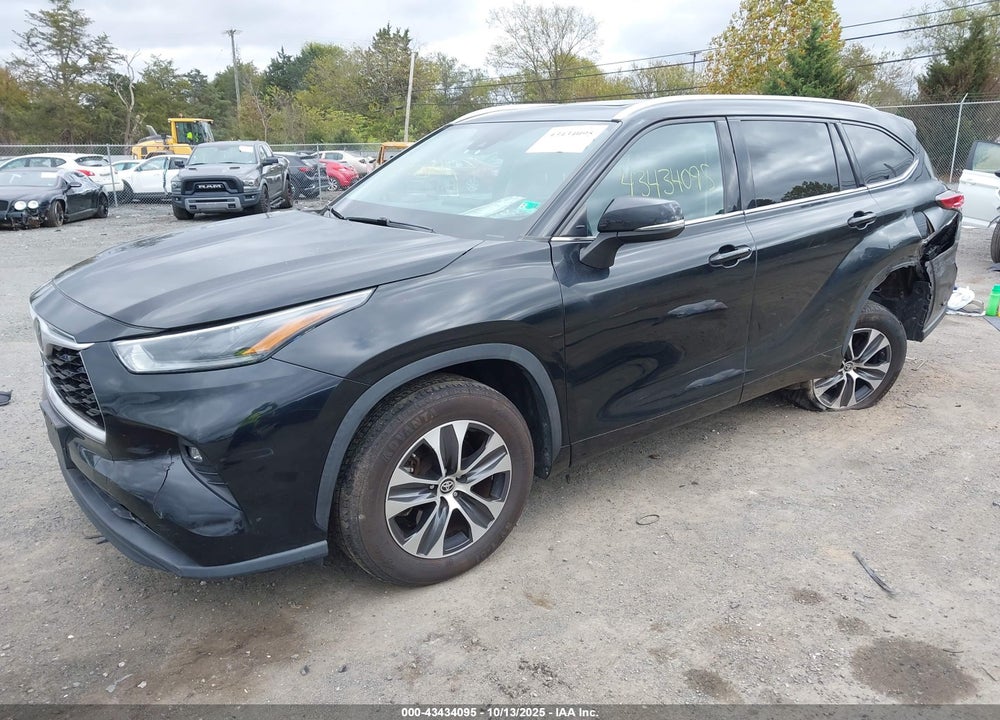 2021 TOYOTA HIGHLANDER XLE VIN: 5TDGZRAH1MS040622