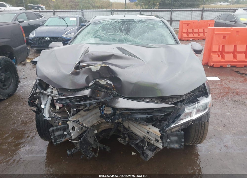 2021 TOYOTA CAMRY LE HYBRID VIN: 4T1C31AK0MU568964