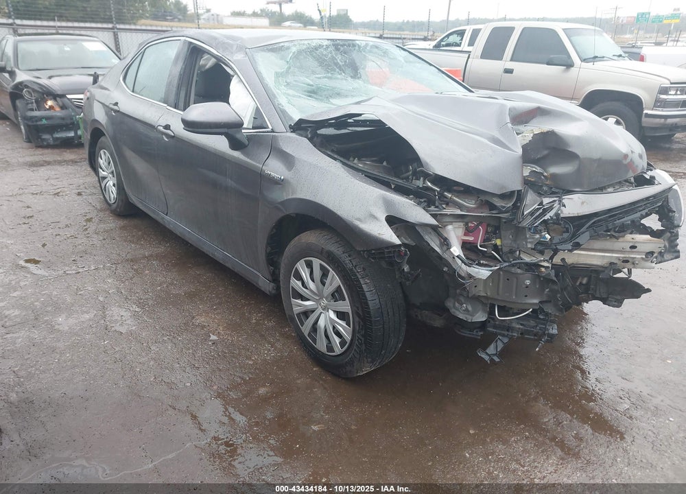 2021 TOYOTA CAMRY LE HYBRID VIN: 4T1C31AK0MU568964