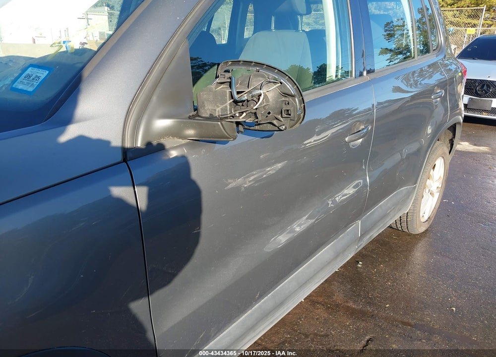 2014 VOLKSWAGEN TIGUAN S VIN: WVGBV3AX5EW612489