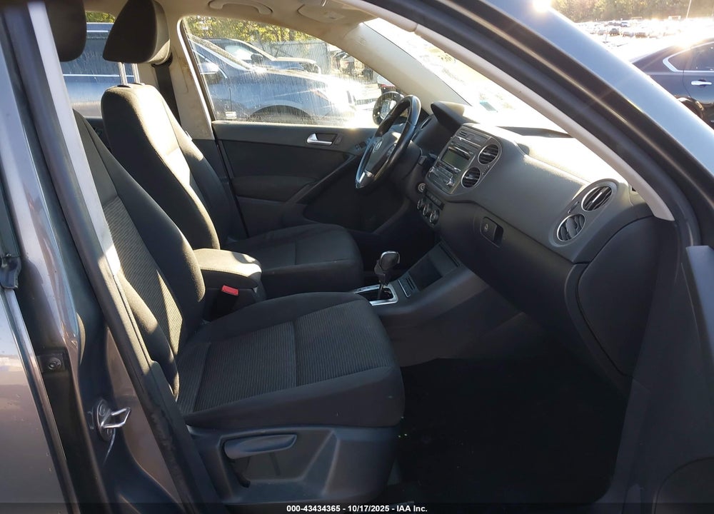 2014 VOLKSWAGEN TIGUAN S VIN: WVGBV3AX5EW612489