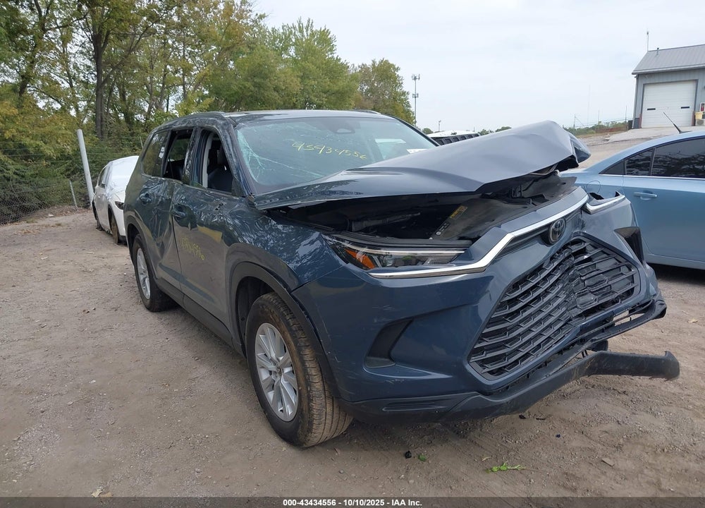 2024 TOYOTA GRAND HIGHLANDER XLE VIN: 5TDAAAB51RS052666