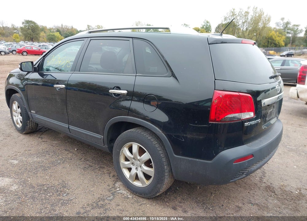 2011 KIA SORENTO VIN: 5XYKTCA19BG028854