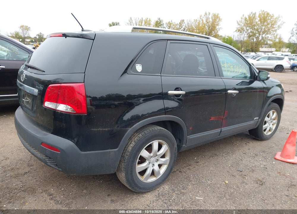 2011 KIA SORENTO VIN: 5XYKTCA19BG028854
