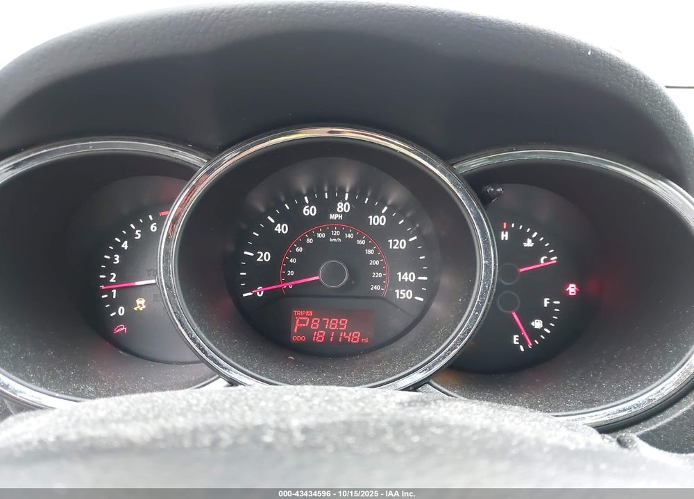 2011 KIA SORENTO VIN: 5XYKTCA19BG028854