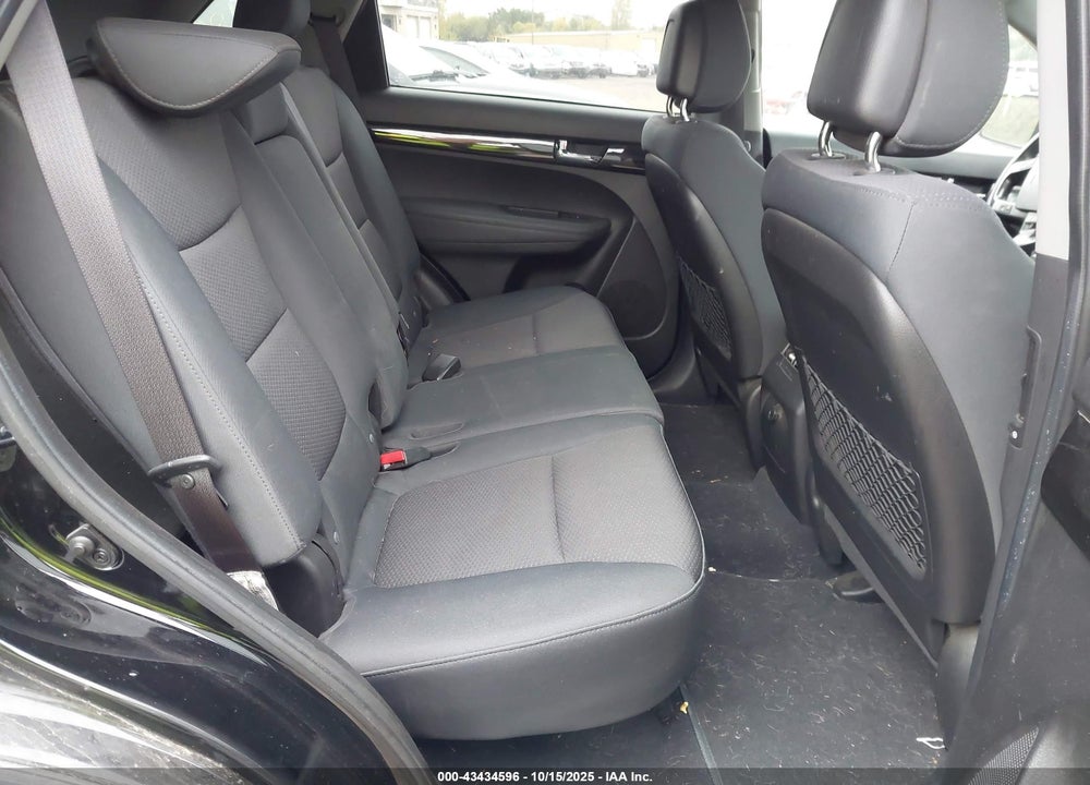 2011 KIA SORENTO VIN: 5XYKTCA19BG028854