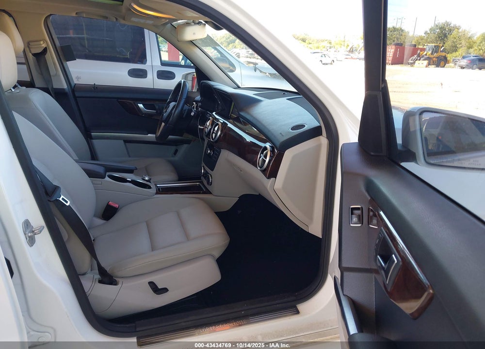 2015 MERCEDES-BENZ GLK-CLASS VIN: WDCGG0EB1FG423152