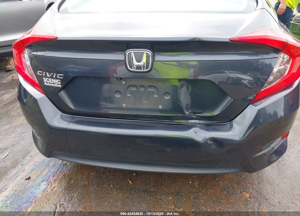 2018 HONDA CIVIC VIN: 2HGFC2F57JH579356